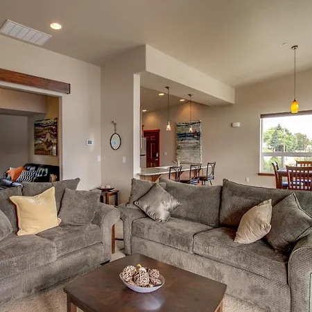 Marvelous Manson Condo, Steps To Lake Chelan Beach
